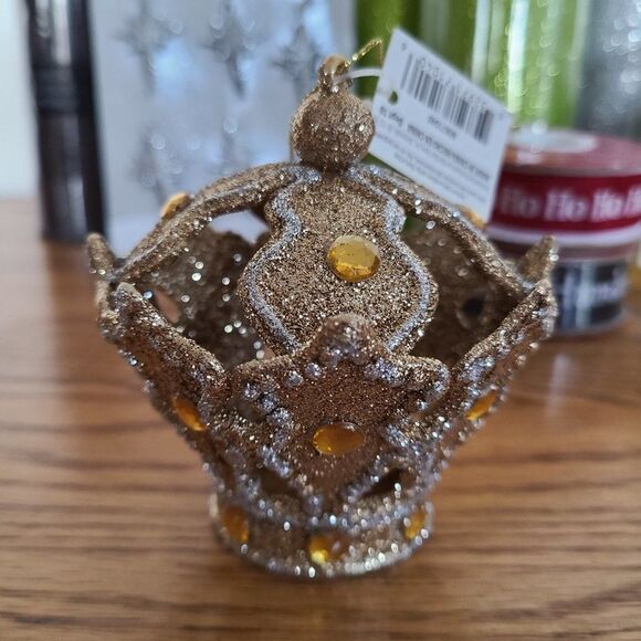 Christmas Crafts Lot - Includes Tulle, Ribbon, and Bulk Ornaments For Crafting - Picture 13 of 16